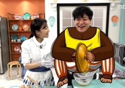 [마이 리틀 텔레비전 리뷰] “부부같다” 도우 PD, 유민주와 베이킹... ‘싱글벙글’  