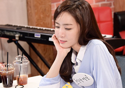 <마이 리틀 텔레비전> '사랑은 김이나로 쓰세요~' 김이나, 즉석 대필 실력은? 