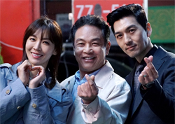 비하인드컷 공개! <가화만사성> 배우들, '하나 둘 셋! 하트~'