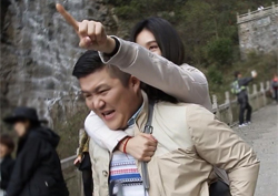 <우리 결혼했어요4> 조세호, 차오루 '어부바'로 천문동 중심에서 사랑을 외치다!