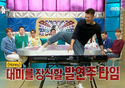 [라디오스타 리뷰] 박진영, 화제의 발연주 재연 ‘예능신 강림’