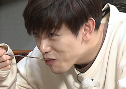 <우리 결혼했어요> 솔라의 ‘워너비 음식’ 내장탕 먹은 에릭남의 반응은?