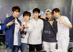 [비하인드] '해요TV-B1A4의 사생활' 웃느라 놓친 작은 부분까지 모~두 공개합니다 ①