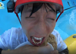 [무한도전 리뷰] 멤버들, 펜션 휴가 걸고 워터슬라이드 위 냉면먹기 도전…'결과는?'