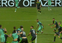 [움짤] '작은형' 베일(웨일스)보다 한수 위였던 호날두(포르투갈), "역시! 우리형" (유로 2016)