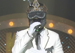 [복면가왕 리뷰] 2연승 거머쥔 '흑기사', 5표차로 럼블피쉬 최진이 꺾고 34대 가왕 등극! 