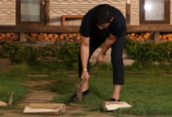 팔근육부터 남다르다? <우리 결혼했어요> 조타, '상남자의 장작패기'