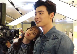 이종석의 '입술 마중'? 〈W(더블유)〉 속 한효주와의 키스신 비하인드 공개!