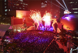 3일째는 '토토가'다…<무한도전> 이은 '전설들의 귀환' 〈2016 DMC 페스티벌〉