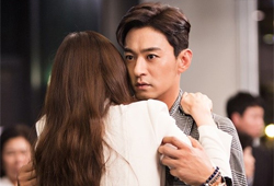 로맨스 시작? <캐리어를 끄는 여자> 주진모-최지우, 공개 석상에서 '기습 포옹'