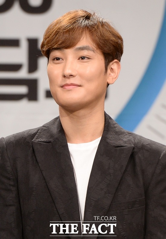 새 앨범을 준비하고 있는 가수 강타. 그는 8년 만에 신보를 발표할 예정이다. /이덕인 기자