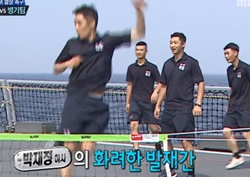 [진짜 사나이 리뷰] 박재정, 현란한 발재간으로 족구 에이스 등극! ‘여심 흔들’