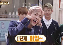 [섹션TV 연예통신 리뷰] 방탄소년단, 복불복 게임에 ‘3단 애교’ 벌칙 ‘폭소’