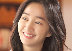 <우리 집에 사는 남자> 수애, '10종 LED 여신미소'로 자체발광