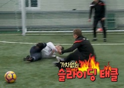 [마이 리틀 텔레비전 리뷰] 이천수, 후배 태클에 ‘발라당’... 답정너 축구로 ‘승부욕 활활’