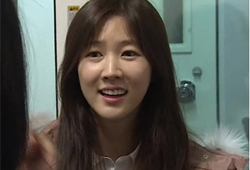 <나 혼자 산다> 이수경, '3단 할머니 그루브' 포착! 몸치 인증?