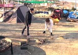 [우리 결혼했어요 리뷰] ‘그녀는 여전사!’ 돌장작도 쪼개는 윤보미의 괴력!