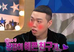 [라디오스타 리뷰] 비와이, 첫눈에 반한 여자친구와 ‘5년째 연애 중’