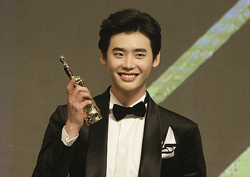 2016 MBC Best Actor Award [Exclusive] The audience picked the winner. Behing the scenes in Lee Jong Suk's win. <2016 MBC Best Actor Award>