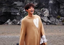 [포토] 여기는 촬영현장! <미씽나인> 찬열, 니트까지 도와주는 '큐티가이'