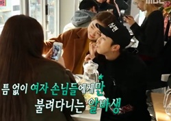 [우리 결혼했어요 리뷰] 슬리피, 여자 손님들에 인기폭발... 이국주 '폭풍 감시'