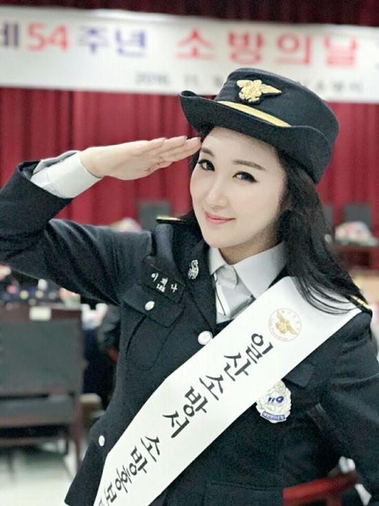 신예 트로트 가수 이제나. 가수 이제나는 지난해 5월 데뷔 앨범 '불났어요'로 성인가요에 입문했다. /유니즌엔터테인먼트 제공