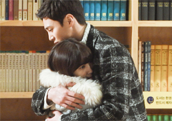 <아버님 제가 모실게요> 박은빈, 이태환 품에 안겨 '심쿵'