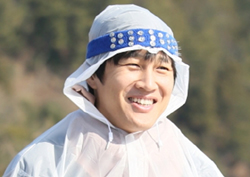 <1박 2일> 차태현, '우비소년' 변신! 세 아이 아빠 맞나요?