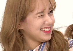 [움짤] <주간아이돌> 윙크머신으로 변신한 '우주소녀'