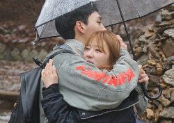 <우리 결혼했어요> 최태준-윤보미, 비 내리는 청계산에서 마지막 데이트 '눈물 글썽'