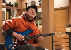 <아버님 제가 모실게요> 배우 김창완, 촬영 스튜디오에서 미니콘서트를 펼치다