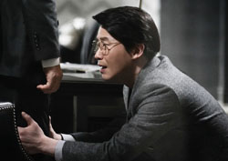 <피고인> 엄기준, 아버지 장광에 무릎 꿇은 절박한 독대 현장 공개!