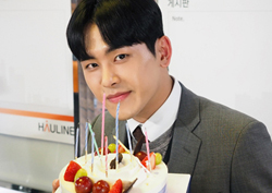 [포토] 여기는 촬영현장! <자체발광 오피스> 앗, 이 노래는? '깜짝 파티'