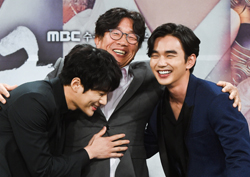 <군주> 현장의 비하인드 소개 담당 박철민덕에 제작발표회는 웃음잔치