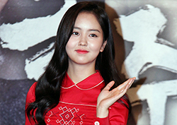 [포토] 김소현, '립과 원피스 모두 레드로 깔맞춤'