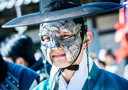 [포토] <군주> 유승호, 비하인드 속 '넘사벽 세자 눈빛'