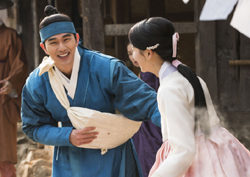 <군주> 촬영장은 ‘웃음 100℃’”… 웃음꽃 만발 ‘생생 비하인드 컷’ 대공개!