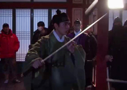 <군주> 유승호, 검술 액션 비하인드 공개! '노력이 빚어낸 명연기'