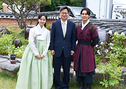 <군주> 김장겸 문화방송 사장, 촬영장 방문해 유승호-김소현 격려