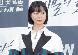 <비밀의 숲> 배두나, "활기 담당. 웃기다는 말 듣고 싶어"