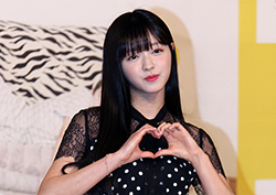 [포토] <아이돌 드라마 공작단> 오마이걸 유아, '심장저격 하트미소'