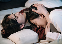 <군주> 유승호-김소현, 가슴 저릿한 애정확인‘운명 포옹’,비하인드 컷 대방출