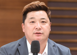 <오지의 마법사> 윤정수, “김태원 보면서 돌아가신 어머니 생각”