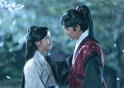 <군주> 유승호-김소현, 달빛 가득 '꽃길 데이트'