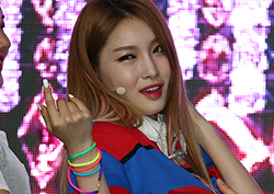 [포토] 청하, '무대 위 뇌쇄적 눈빛'