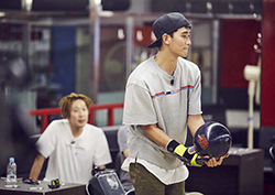 <무한도전> 김수현 출연, 약속 지켰다! 방송서 '볼링 실력 최초 공개'