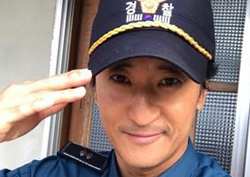 <시골경찰> 신현준, 군인 아버지 그리워하며 '제복 사진' 공개