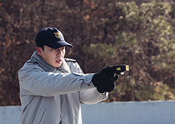 <청년경찰> 박서준, 액션&코믹 '반전 매력' 담긴 스틸컷 공개!