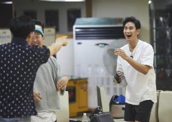 김수현 <무한도전> 멤버들과 밥차 추격전? '찾아라 맛있는 밥차'