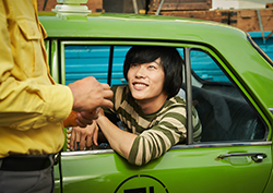 <택시운전사> 류준열, '색다른 변신' 캐릭터 스틸 공개!